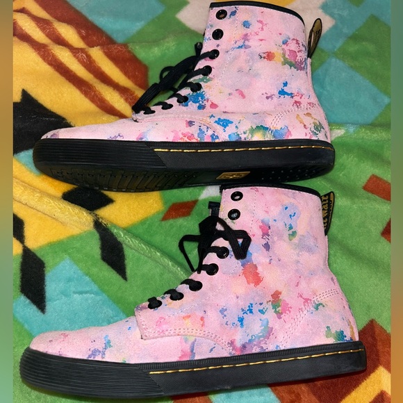Floral Docs - Picture 3 of 5